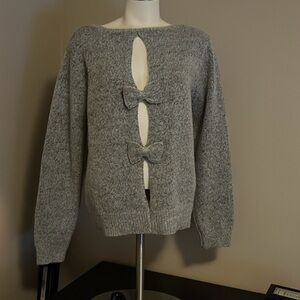 The bows in the open back make this amazing! 🎀🎀